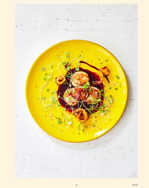Scallops with hibiscus sauce (Agness Colley)