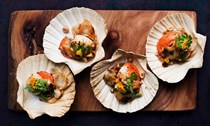 Scallops with Jerusalem artichokes and hazelnuts