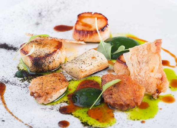 Scallops with leeks and dill
