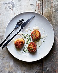Scallops with lemon-butter sauce