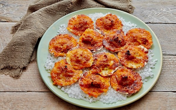 Scallops with 'nduja butter & scamorza