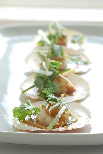 Scallops with peanut nahm jim