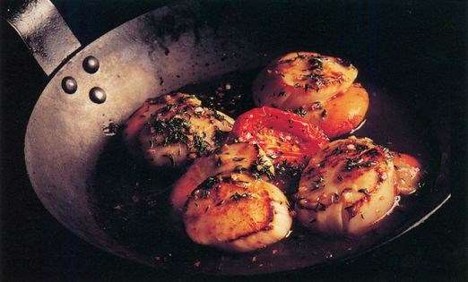 Scallops with roast tomatoes, thyme & garlic