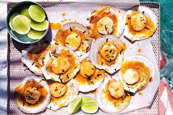 Scallops with tom yum nori butter and lime