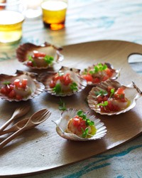 Scallops with warm tomato-basil dressing