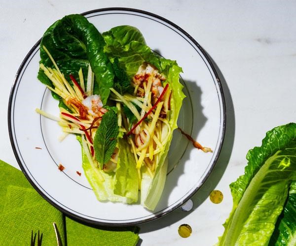 Scampi with green mango and fried shallots