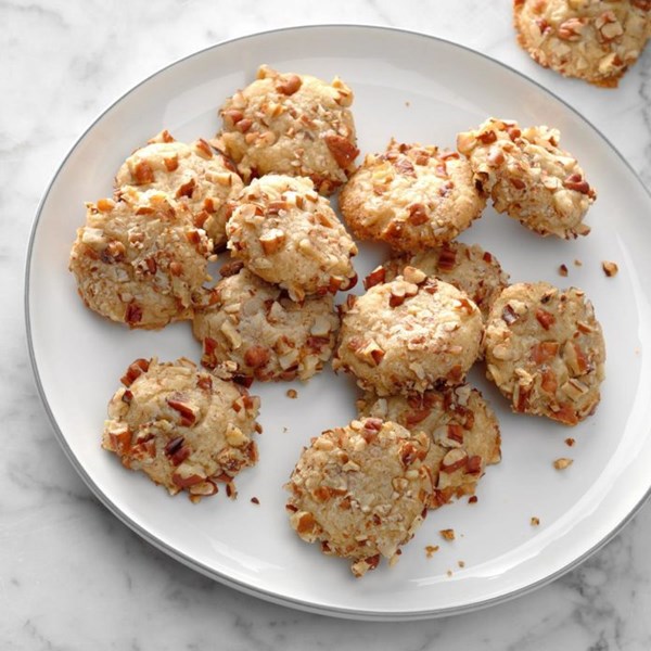 Scandinavian pecan cookies