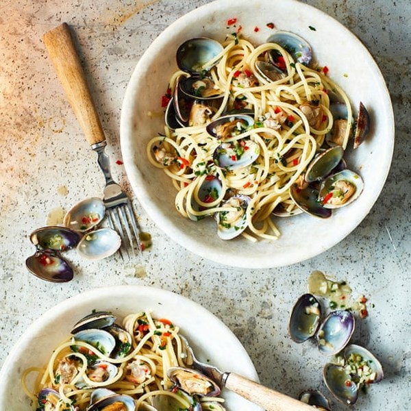 Scialatielli or spaghetti with clams