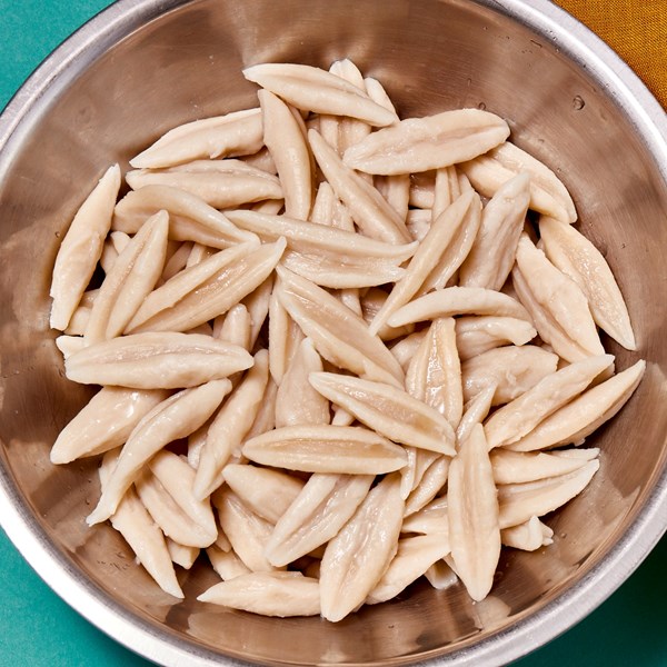 Scissor-cut noodles (Jain dao mian)