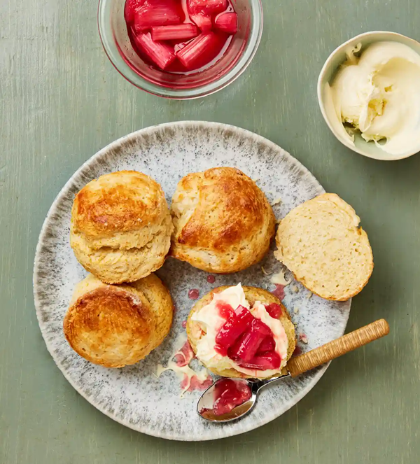 Scones with rhubarb and ginger compote