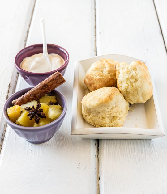 Scones with spiced pineapple and apples