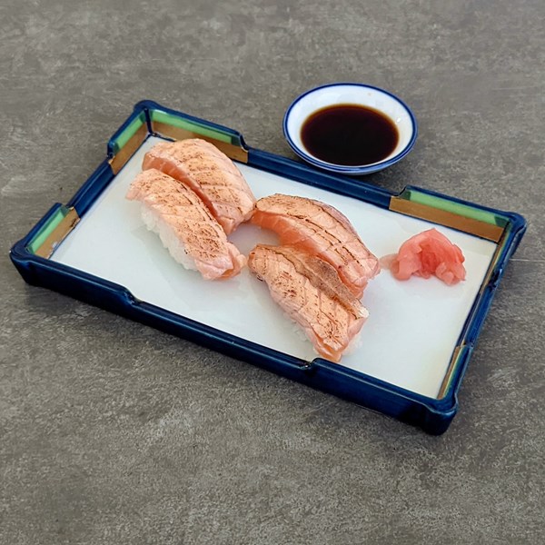 ‘Scorched’ hand-moulded sushi (Aburi-zushi)