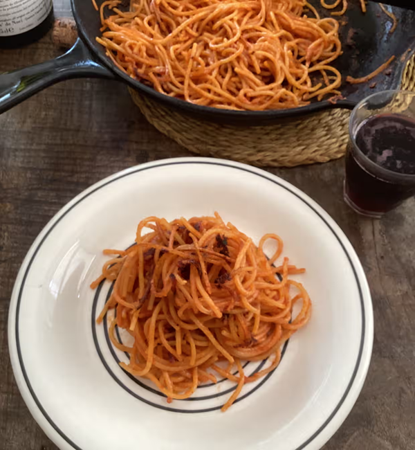 Scorched spaghetti with tomato and chilli (Spaghetti all'assassina)