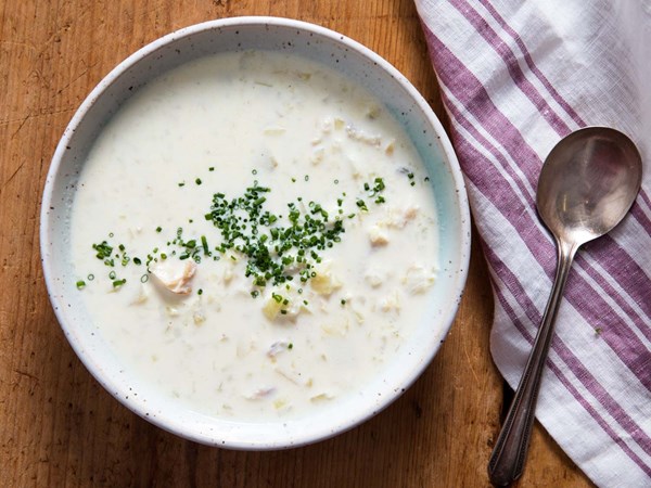Scottish smoked fish chowder (Cullen skink)