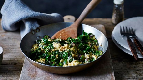Scrambled Cajun eggs with spinach and kale