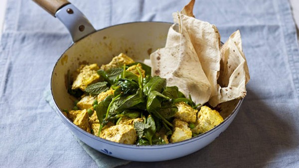 Scrambled curried tofu with spinach & peas