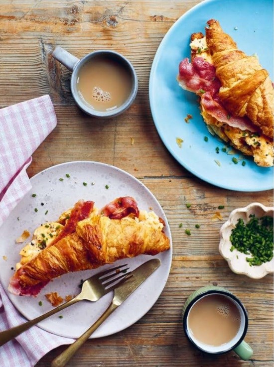 Scrambled egg and bacon croissant