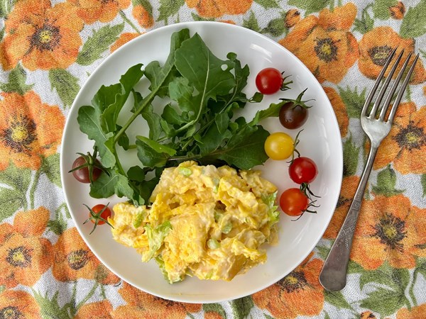 Scrambled egg salad 