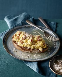 Scrambled eggs ‘carbonara’
