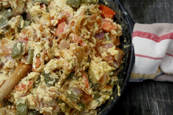 Scrambled eggs w/ tortilla and cactus (Migas con nopales)