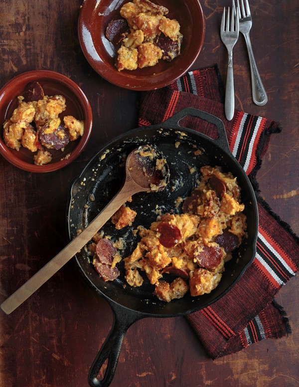 Scrambled eggs with bread and chorizo (Migas con chorizo)