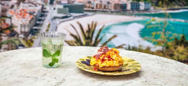 Scrambled eggs with piquillo peppers