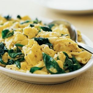 Scrambled eggs with spinach and white cheddar