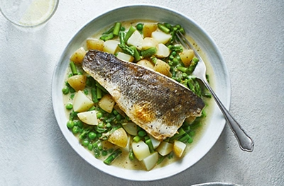 Sea bass with asparagus in a creamy broth