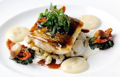 Sea bass with Jerusalem artichoke purée, roasted garlic and red wine