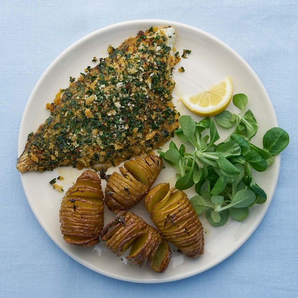 Sea bream with anchoïade crust and Hasselback potatoes