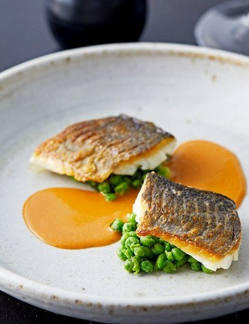 Sea bream with peas