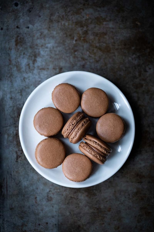 Sea salt chocolate macarons [cream cheese frosting]
