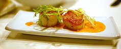 Sea scallops in Thai red curry