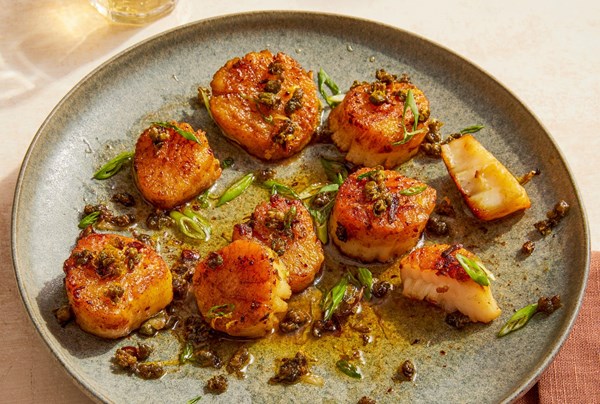 Sea scallops with browned butter, capers and lemon