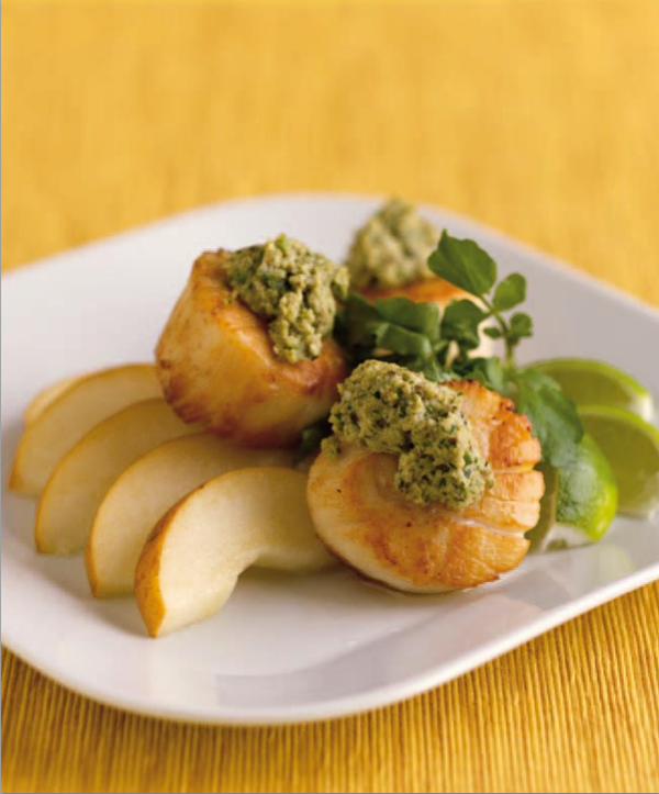 Sea scallops with green raisin salsa