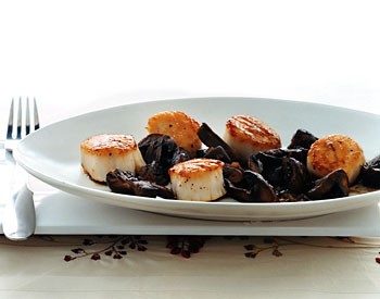 Sea scallops with mushrooms and sherry