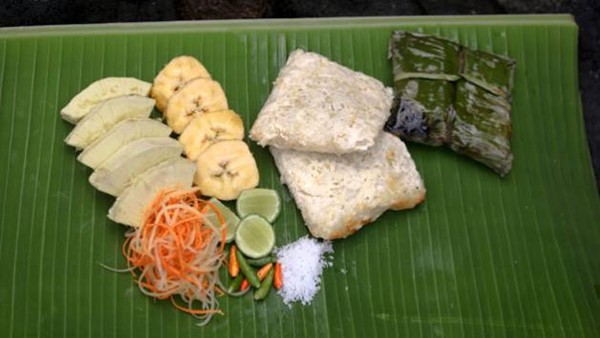 Seafood cakes with grilled banana and roasted breadfruit