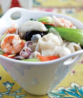 Seafood chow fun noodles