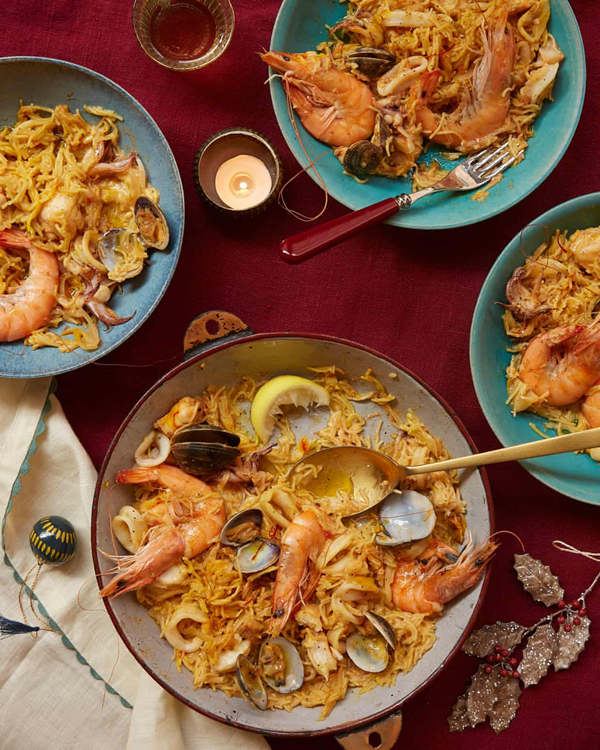 Seafood fideuà