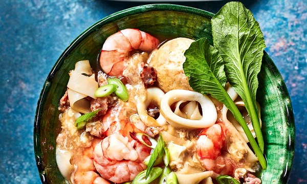 Seafood ho fun in egg gravy