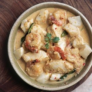 Seafood in coconut red curry