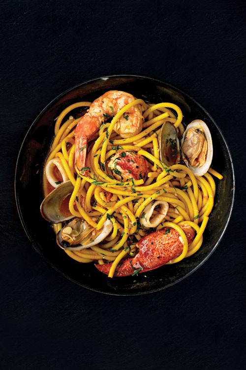 Seafood pasta (Bucatini ai frutti di mare)