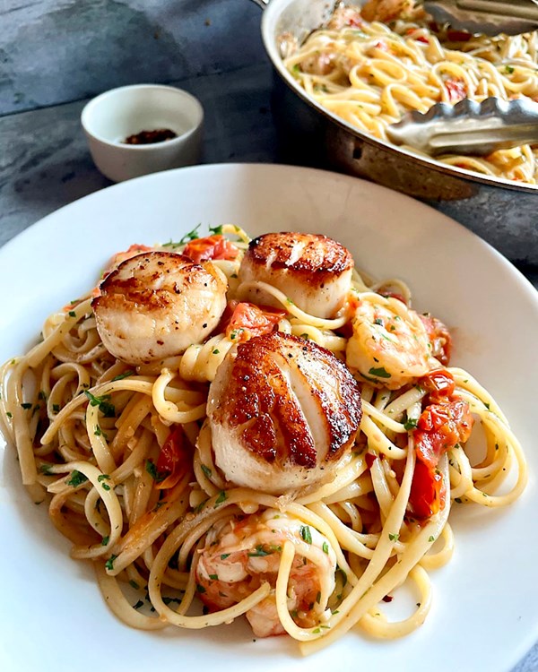 Seafood pasta (with scallops and shrimp)