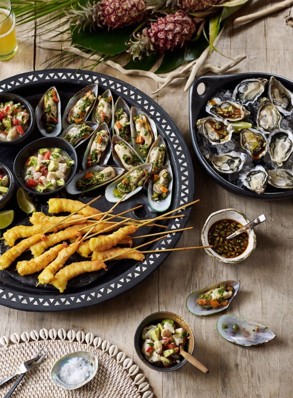 Seafood platter: spiced prawns