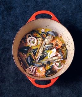Seafood with ginger and saffron