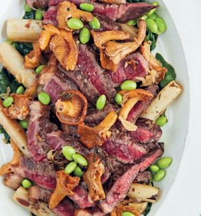 Seared beef rump, buttered scorzonera, girolles and edamame 