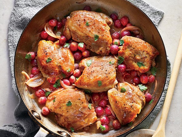 Seared chicken with shallots and grapes