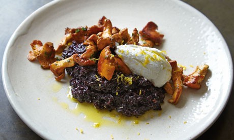 Seared girolles with black glutinous rice