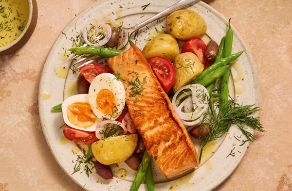 Seared salmon Niçoise