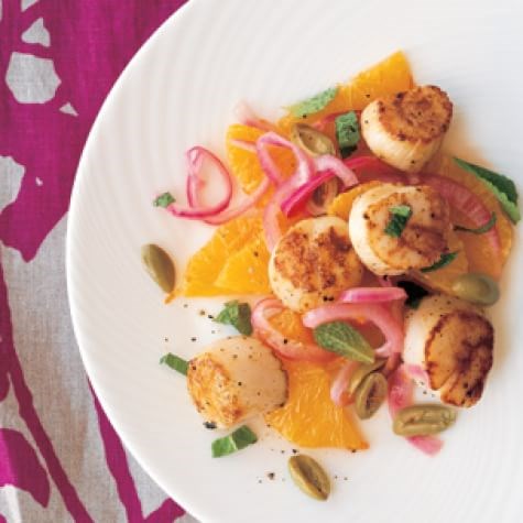 Seared scallop, orange & red onion salad